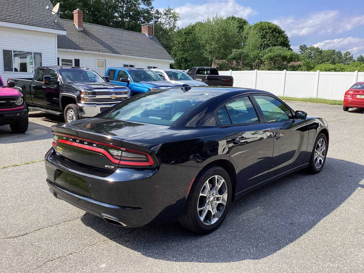 2017 Dodge Charger SXT AWD photo 4