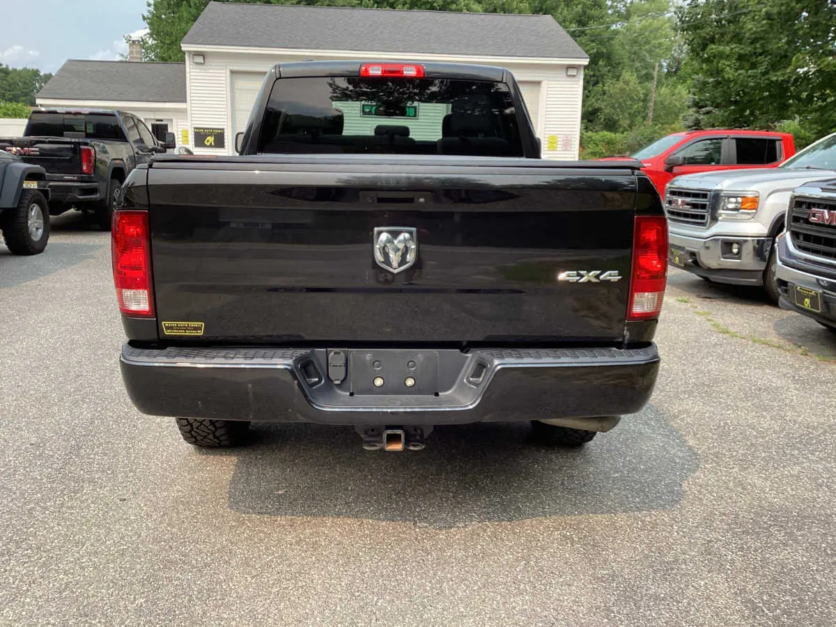 2018 RAM 1500 Express 4x4 Quad Cab 6'4 photo 3