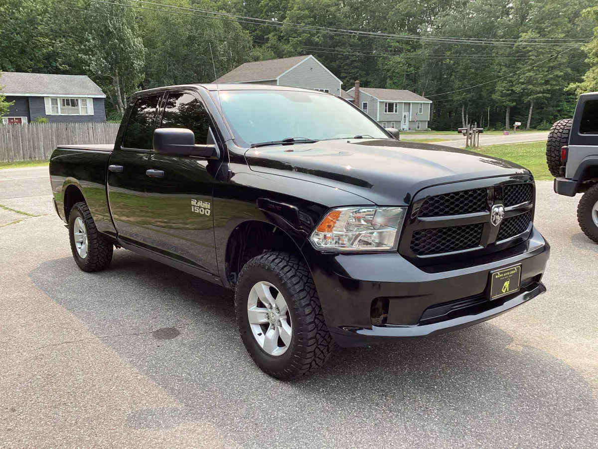 2018 RAM 1500 Express 4x4 Quad Cab 6'4 photo 5