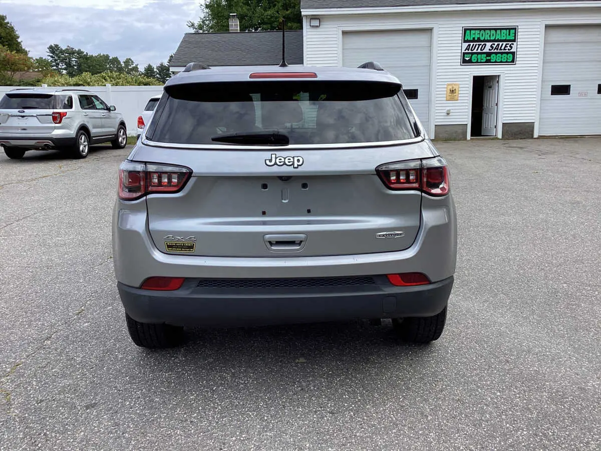 2017 Jeep Compass Latitude 4WD photo 3