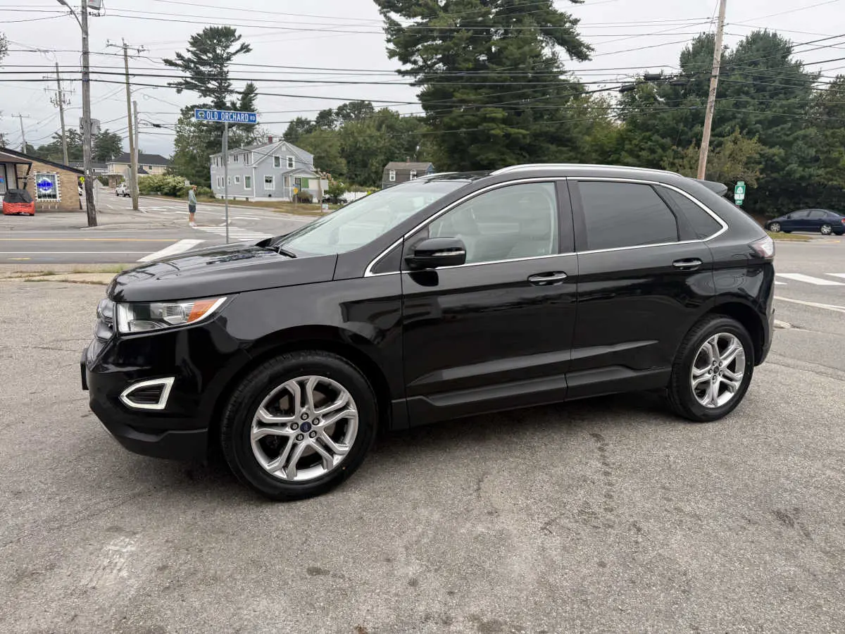 2017 Ford Edge Titanium AWD photo 4