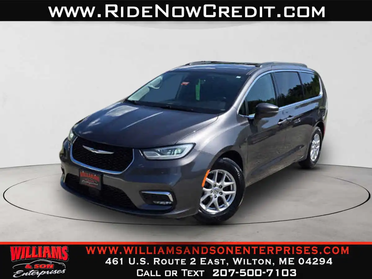 2022 Chrysler Pacifica Touring L's photo