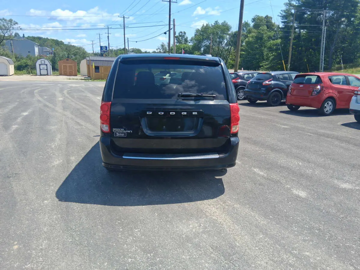 2012 Dodge Grand Caravan SXT photo 3