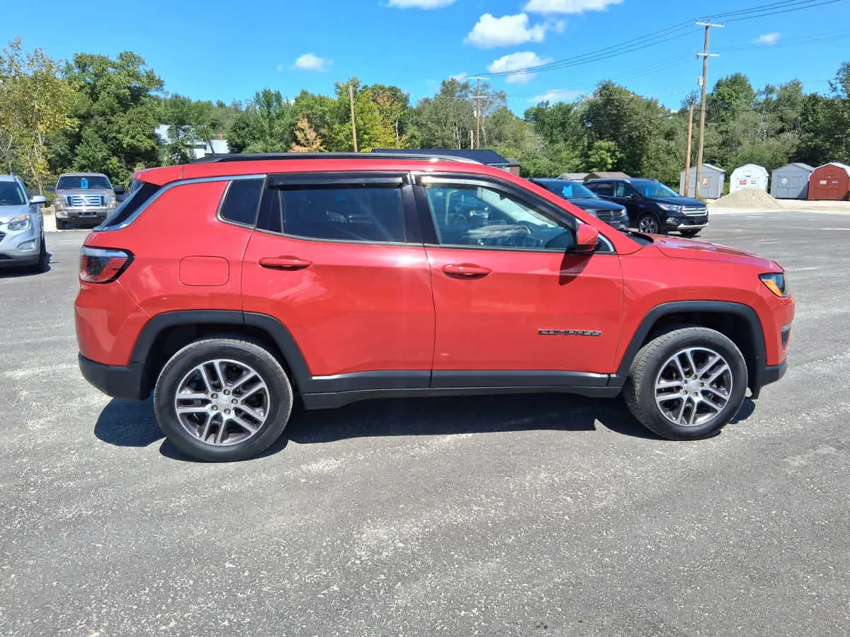 2018 Jeep Compass Latitude 4WD photo 3