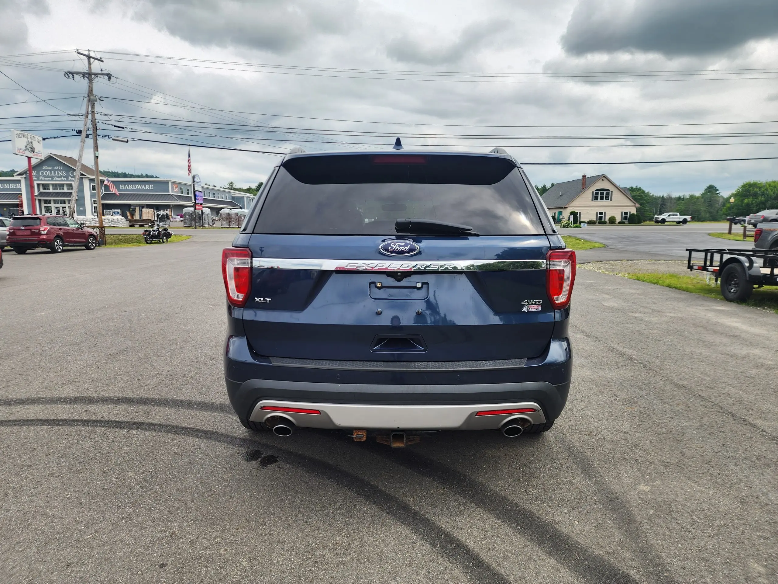 2017 Ford Explorer XLT 4WD photo 4