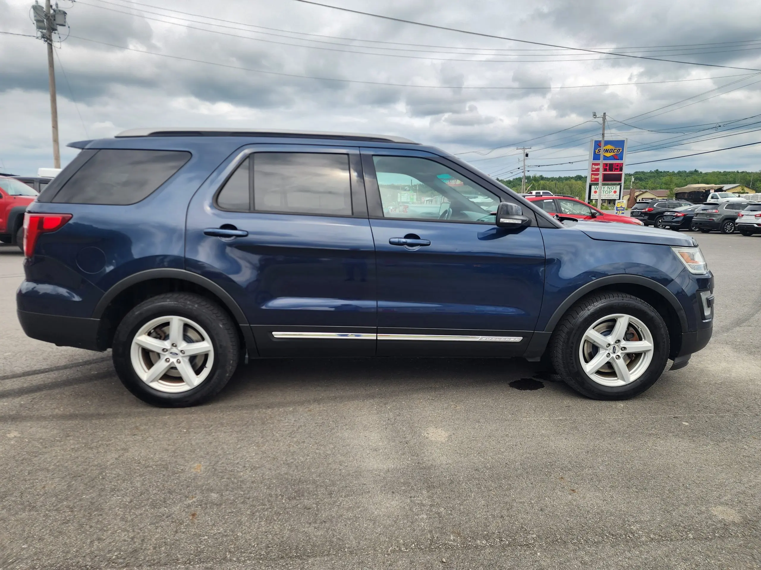 2017 Ford Explorer XLT 4WD photo 5