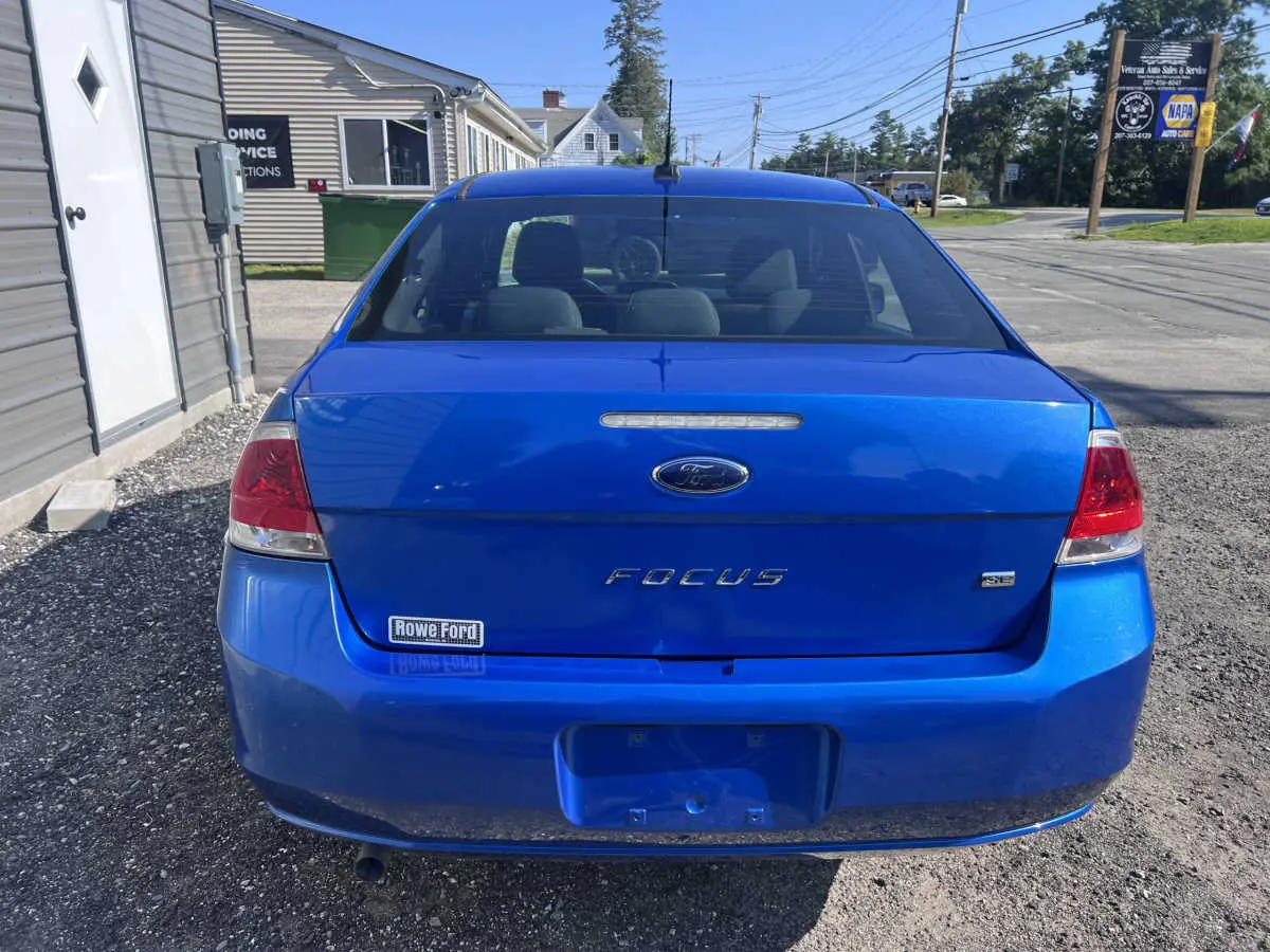2010 Ford Focus SE photo 3