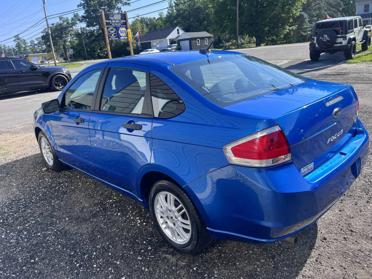 2010 Ford Focus SE photo 4
