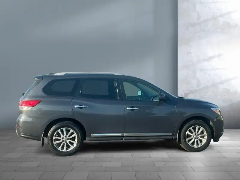 2013 Nissan Pathfinder SL 4WD's photo