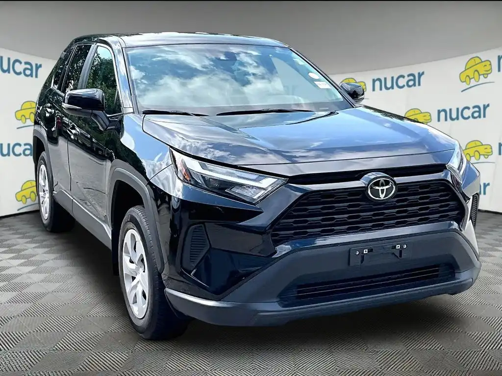 2025 Toyota RAV4 LE AWD's photo