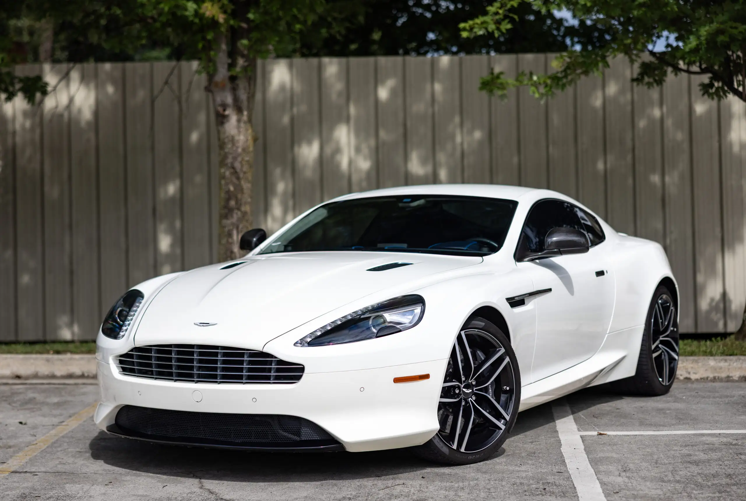 2016 Aston Martin DB9 undefined photo 1