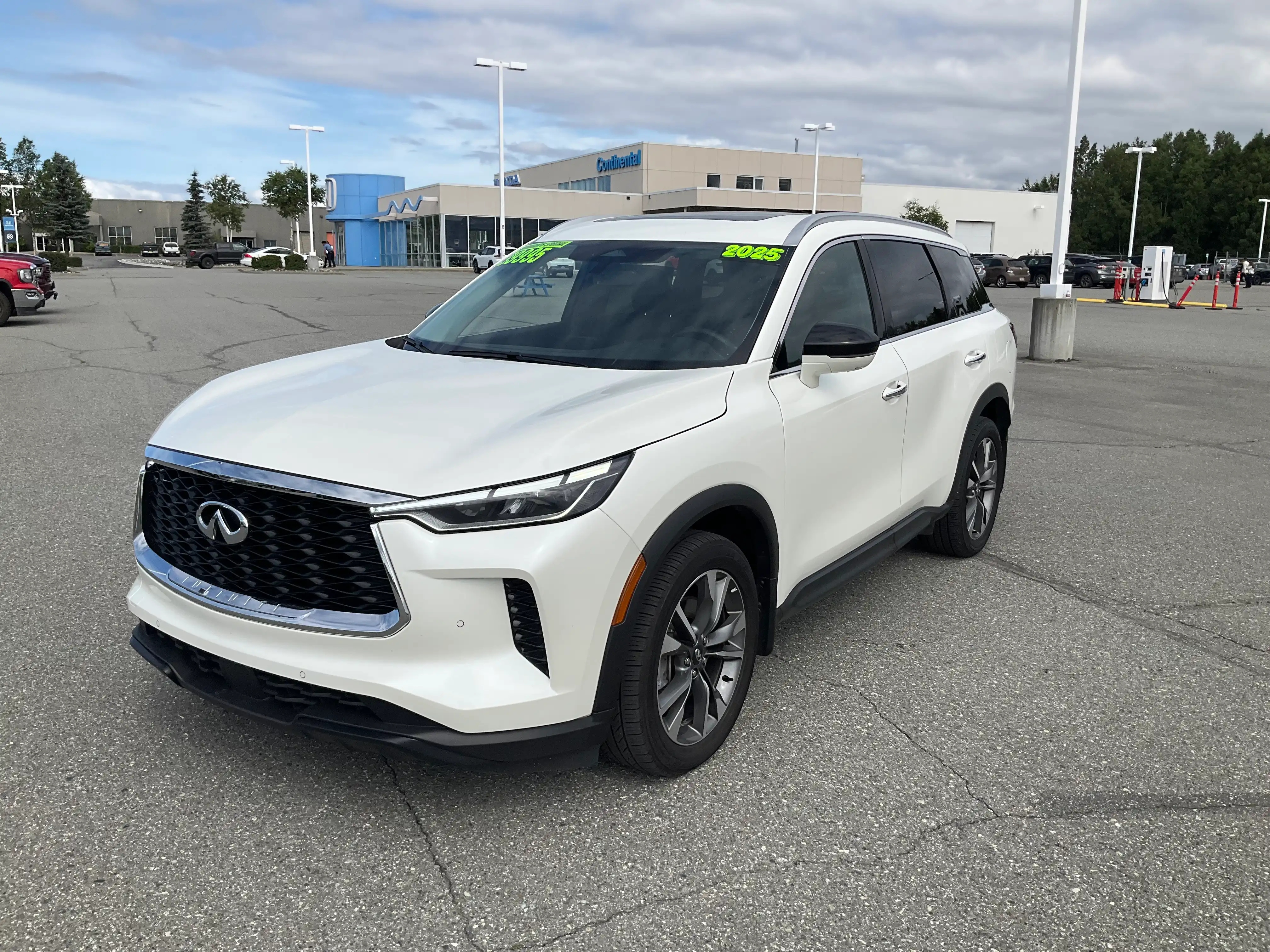 2025 INFINITI QX60 LUXE AWD's photo