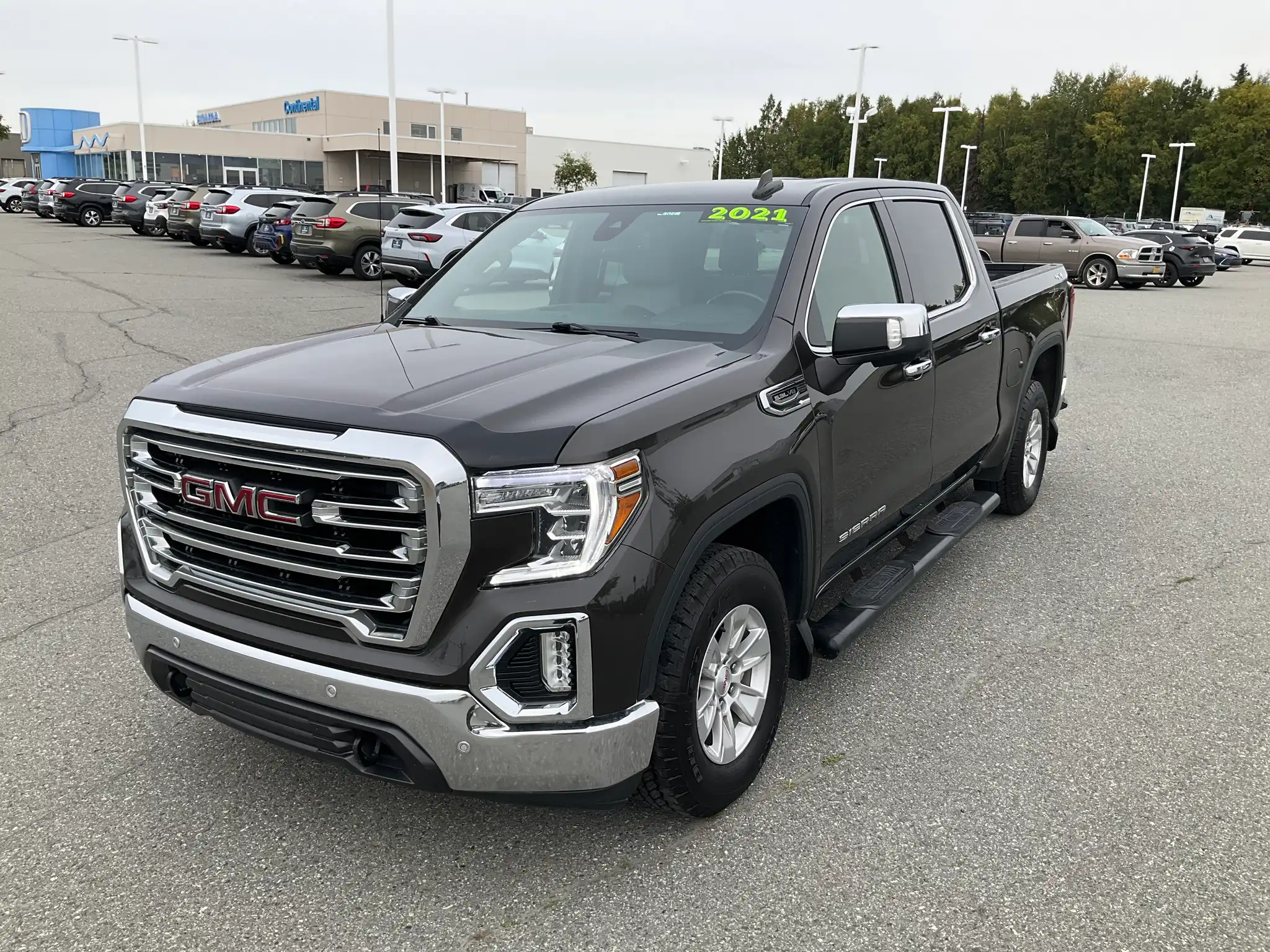 2021 GMC Sierra SLT 4WD Crew Cab Short Box's photo