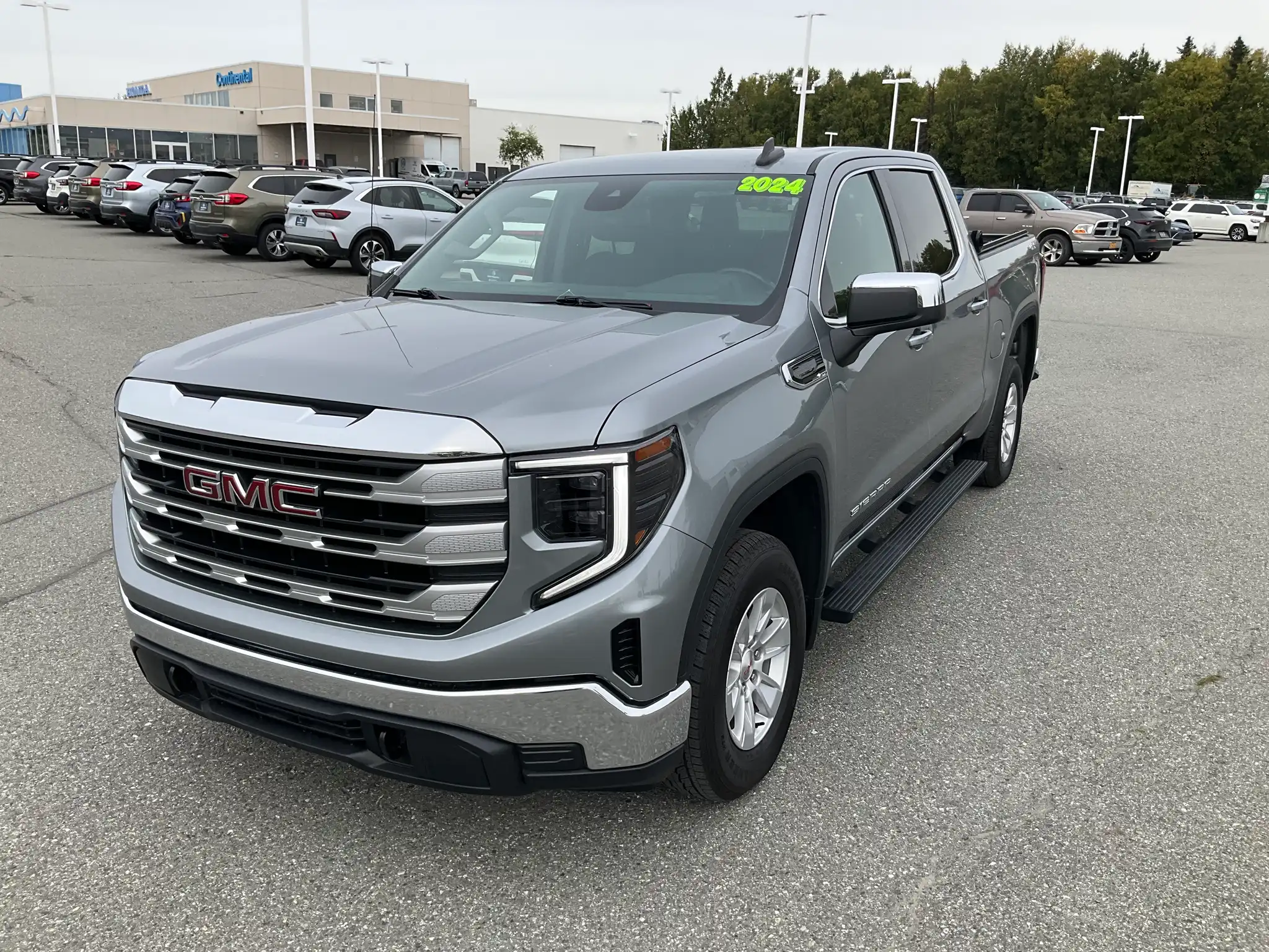 2024 GMC Sierra SLE 4WD Crew Cab Short Box's photo