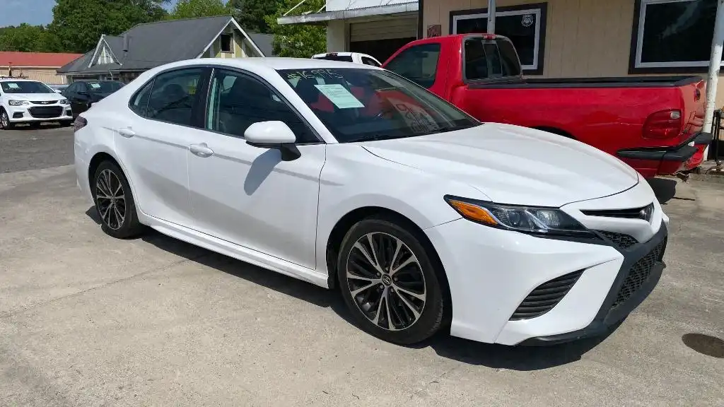 2019 Toyota Camry 2.5 Auto SE's photo