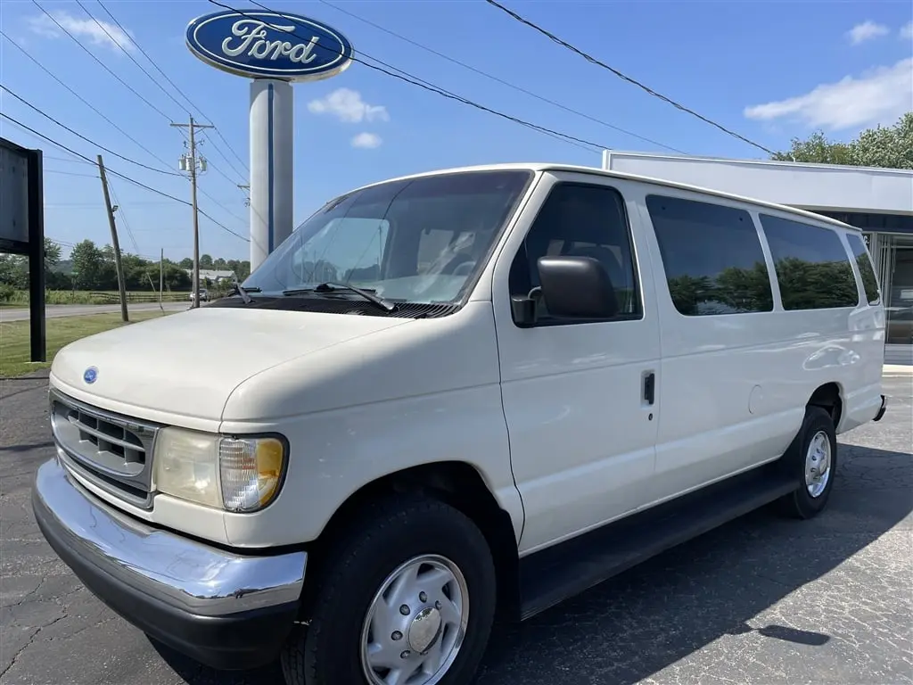 2000 Ford E-Series E-350 XLT Super Duty Extended photo 3