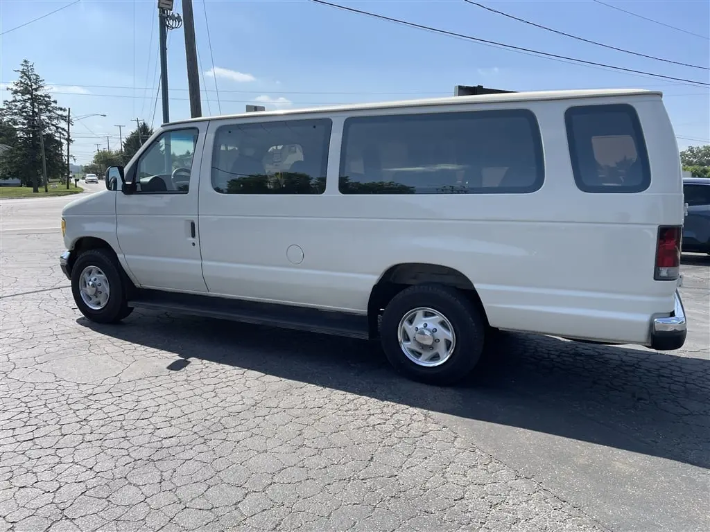 2000 Ford E-Series E-350 XLT Super Duty Extended photo 5