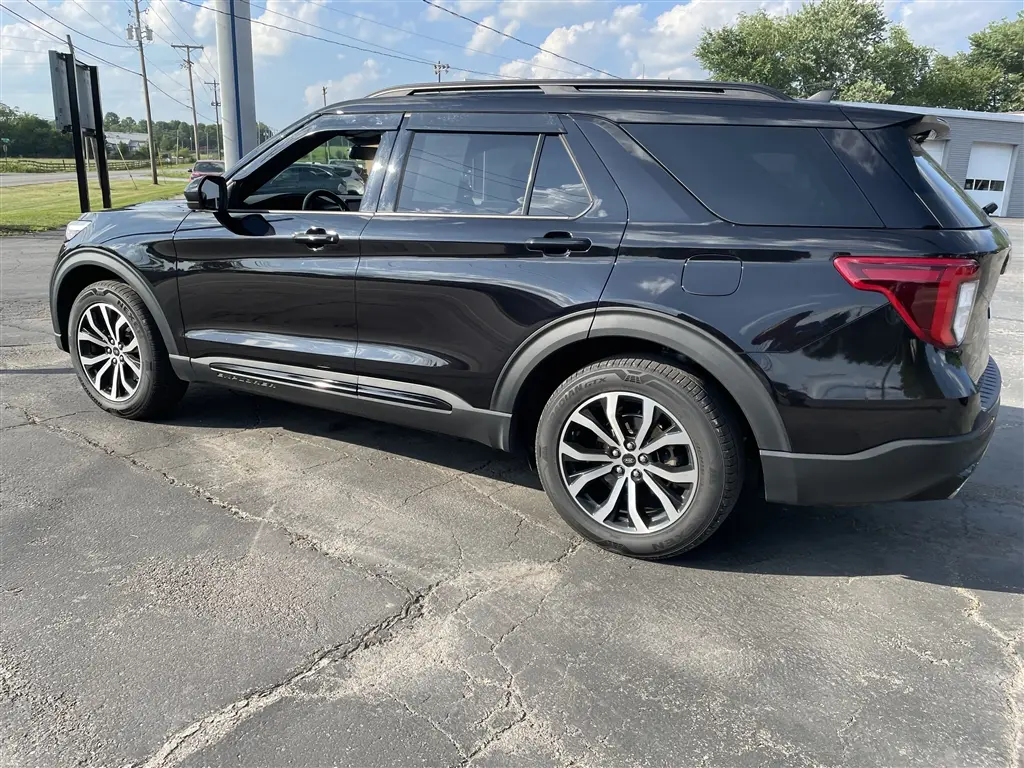 2022 Ford Explorer ST 4WD photo 3