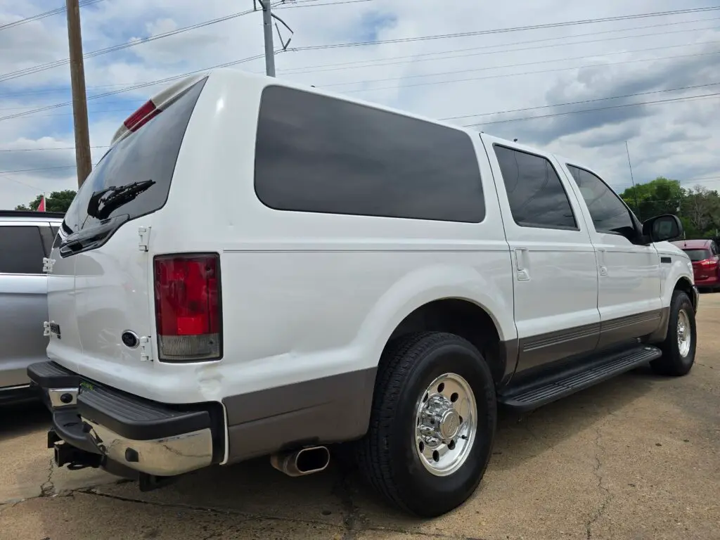 2001 Ford Excursion XLT photo 4