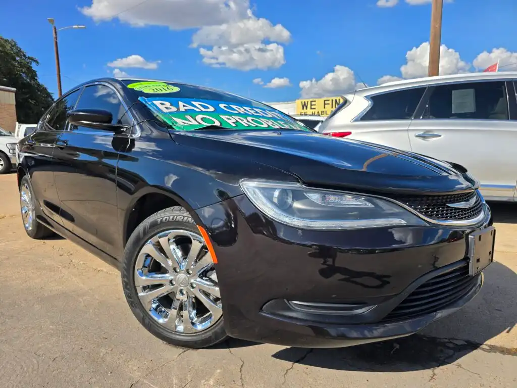 2016 Chrysler 200 Touring's photo