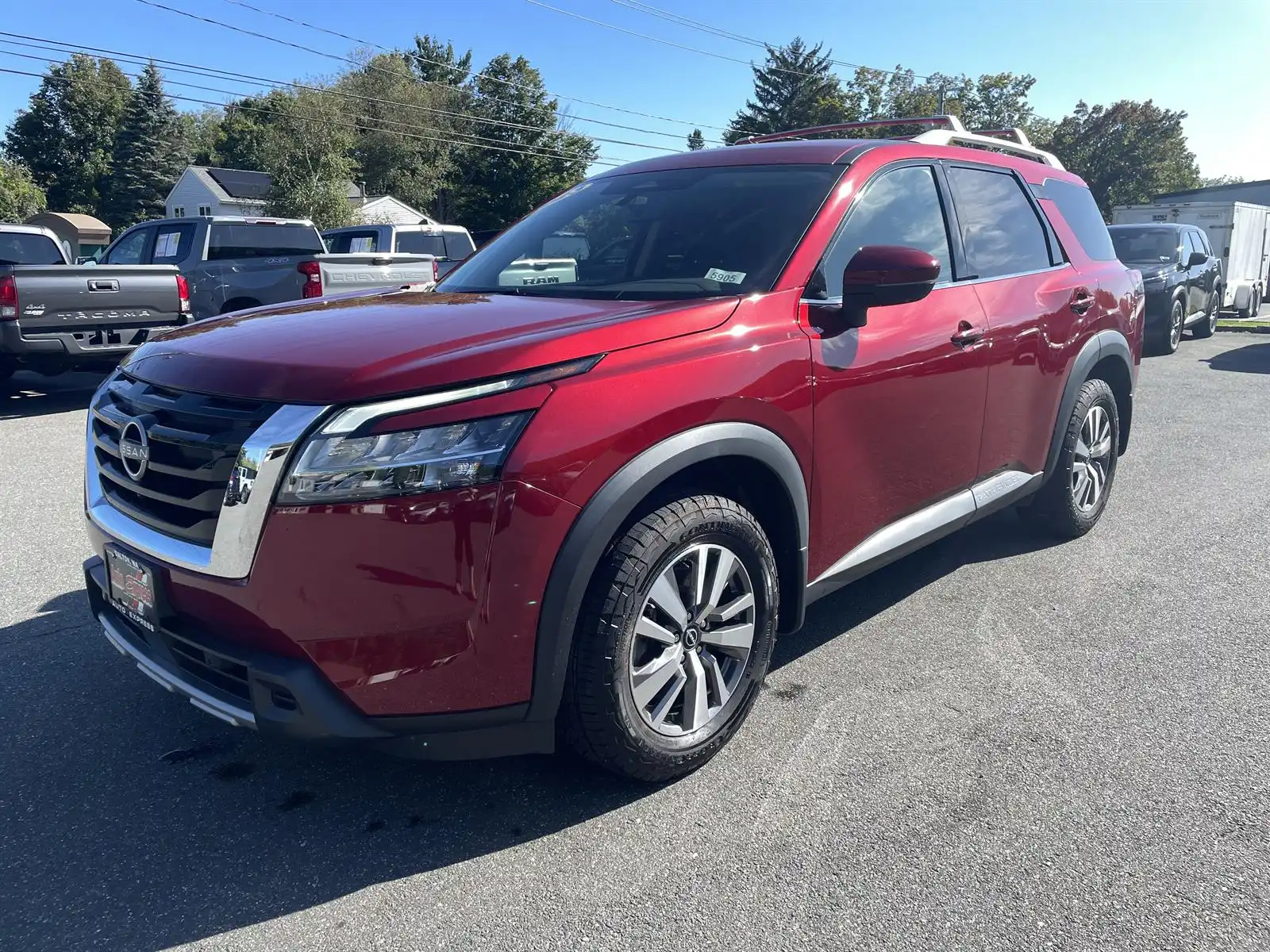 2023 Nissan Pathfinder SL 4WD's photo
