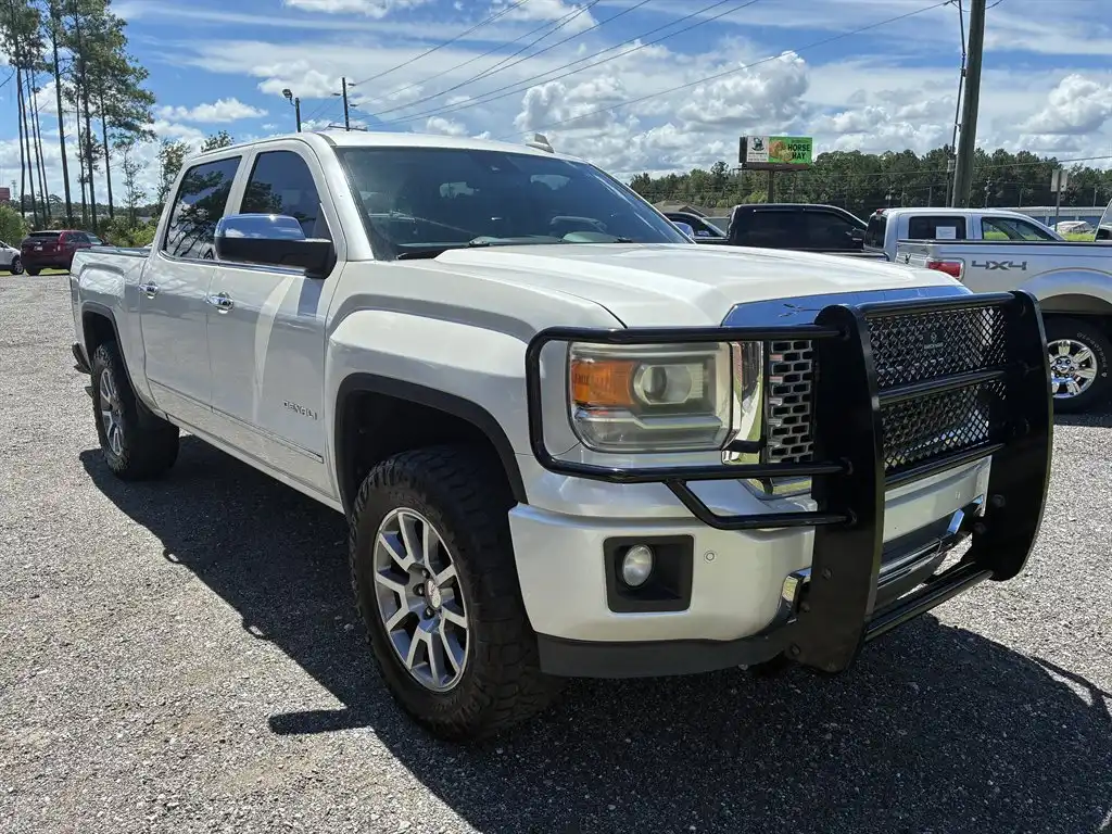 2015 GMC Sierra 4WD Crew Cab Short Box's photo