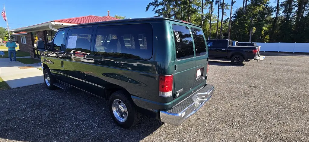 2008 Ford E-Series E-150 Van photo 5