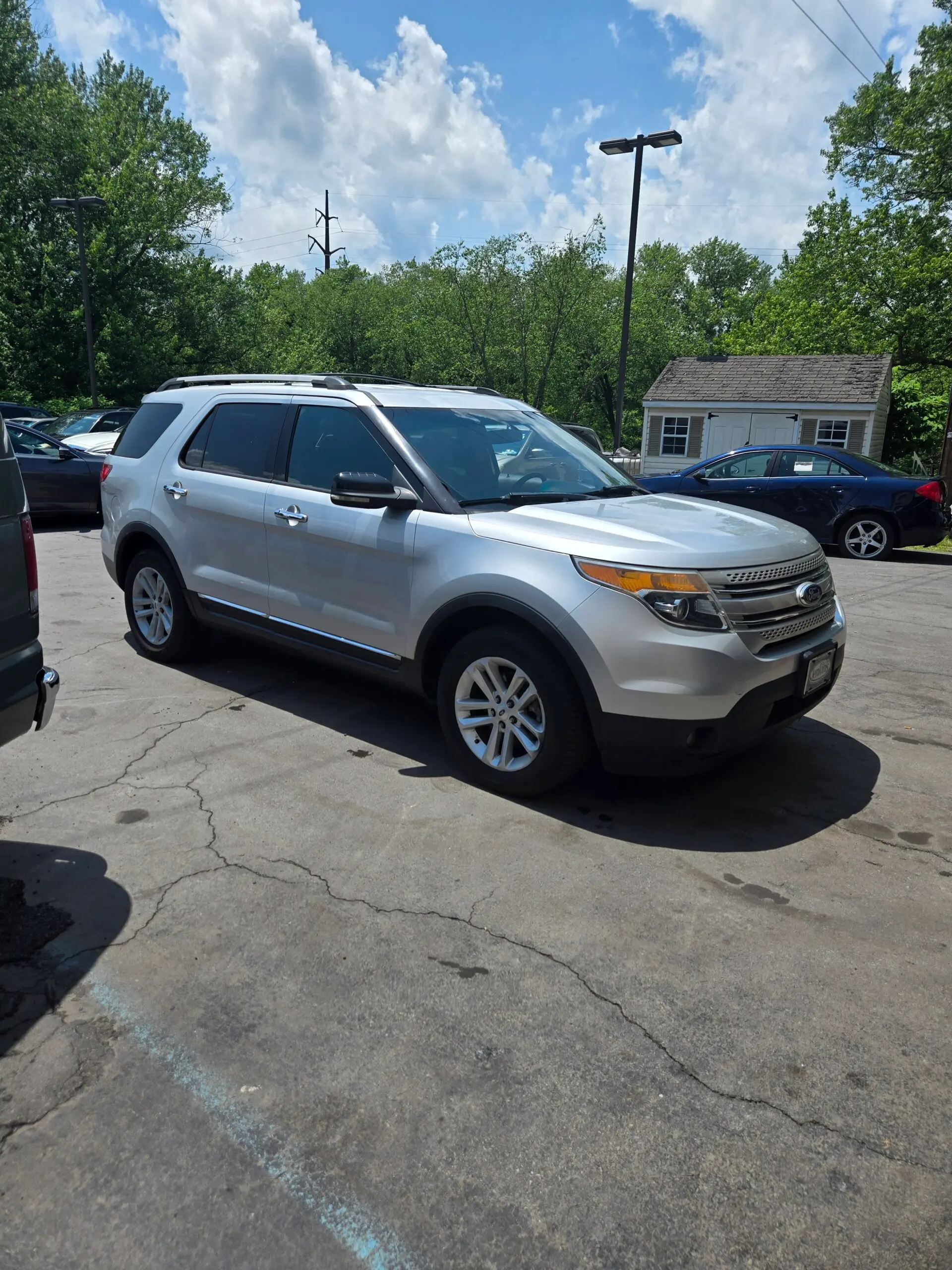 2012 Ford Explorer XLT 4x4 photo 3