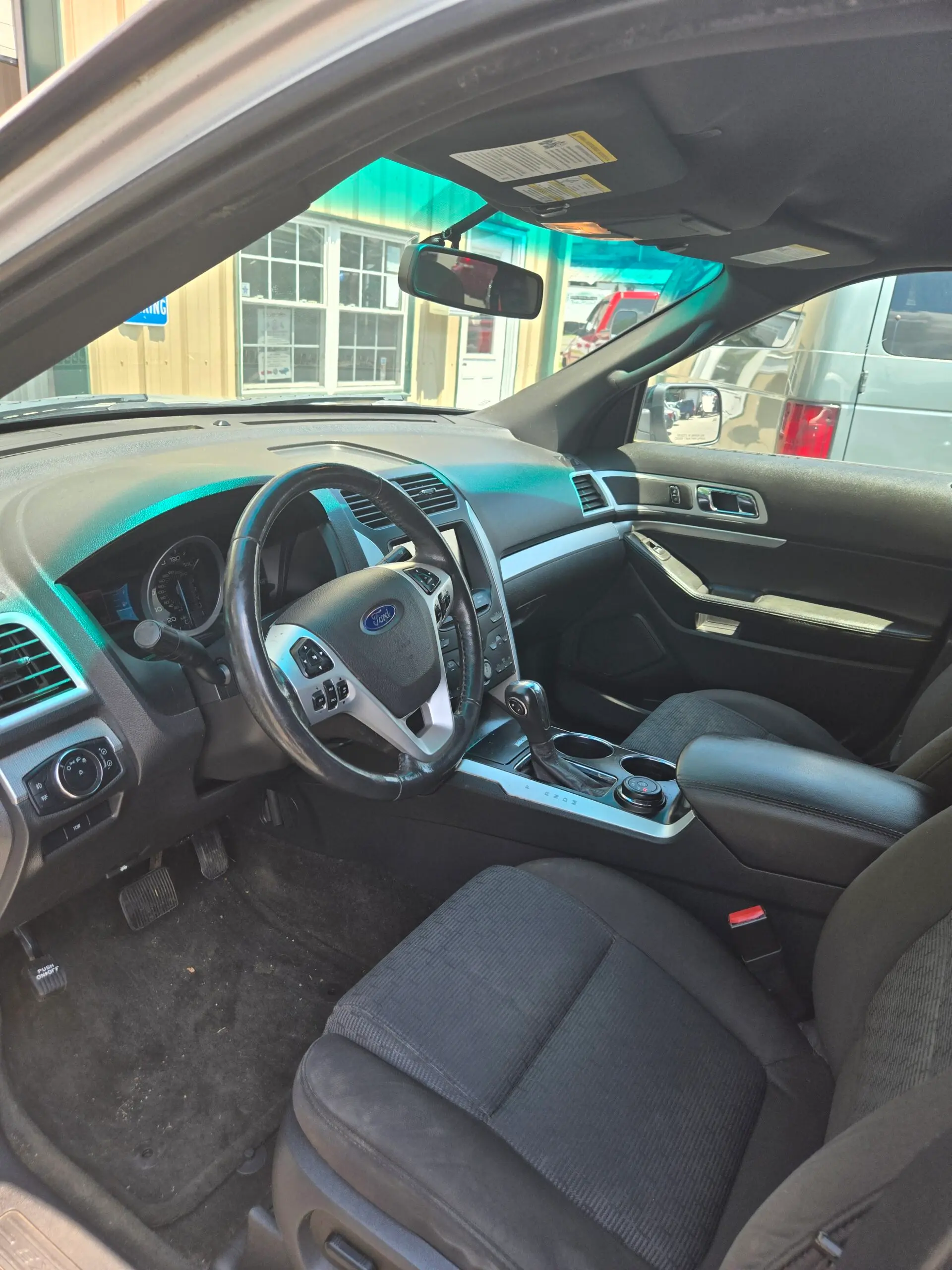 2012 Ford Explorer XLT 4x4 photo 5