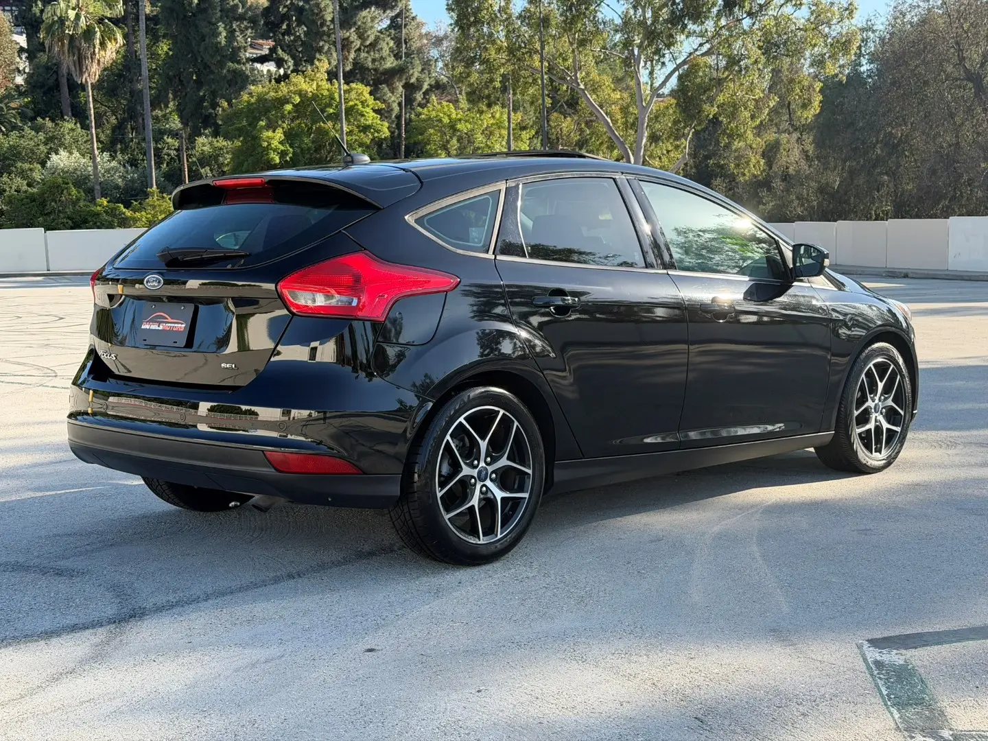 2018 Ford Focus SEL Hatchback photo 3