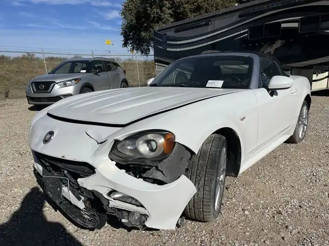 2017 FIAT 124 Spider 1.4 Lusso's photo