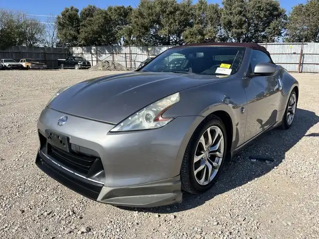 2010 Nissan 370Z Roadster Touring 7AT's photo