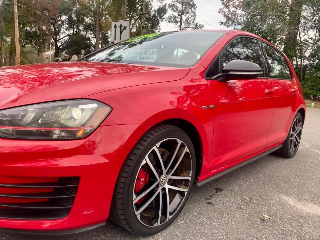 2017 Volkswagen Golf GTI 2.0T Sport 4-Door's photo