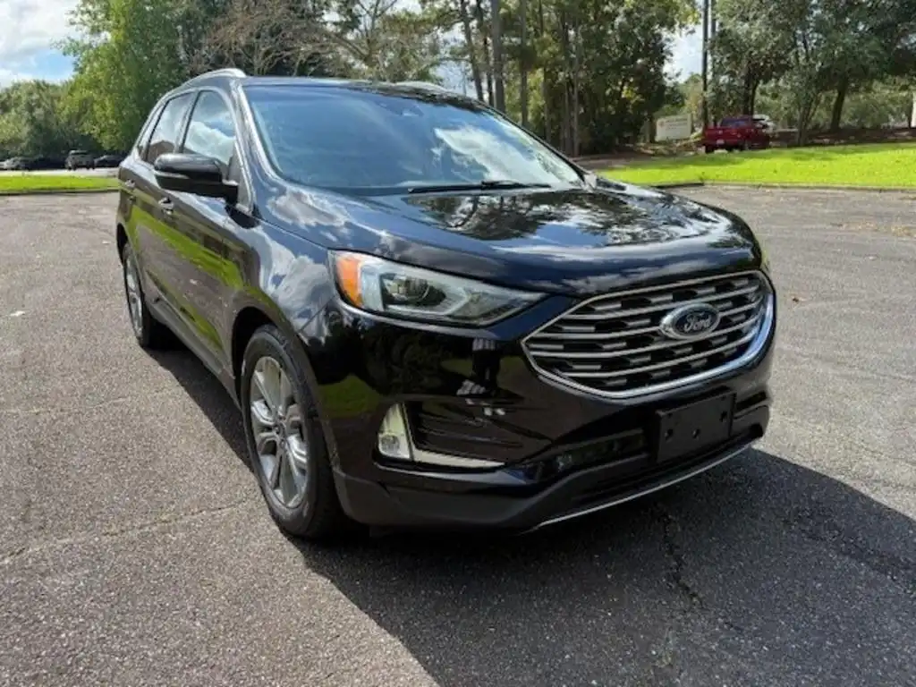 2019 Ford Edge Titanium's photo