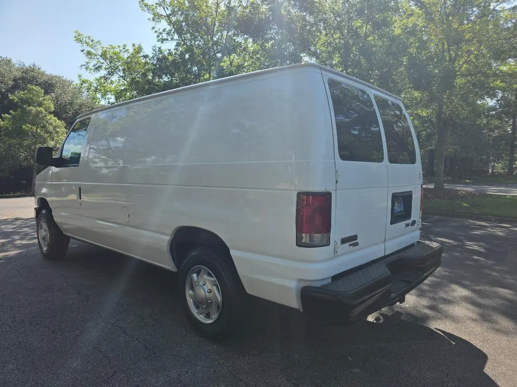 2013 Ford E-Series E-150 Van photo 3