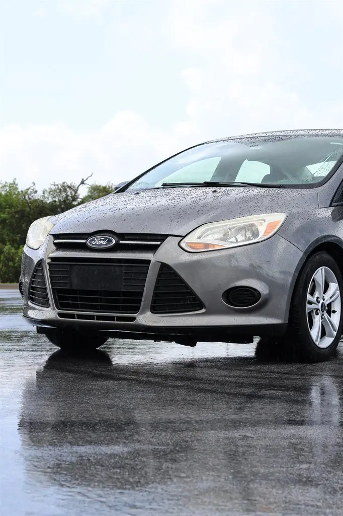 2014 Ford Focus Sedan SE photo 3