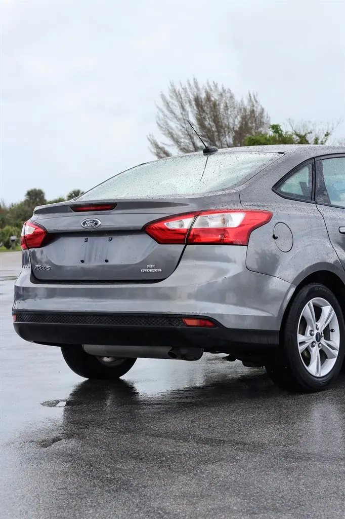 2014 Ford Focus Sedan SE photo 4