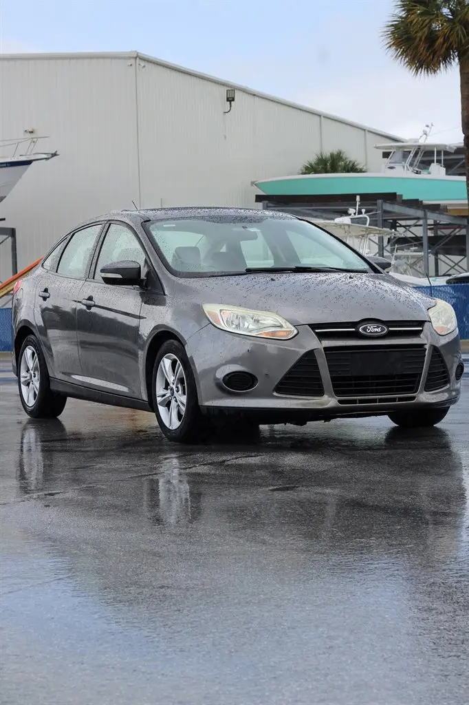 2014 Ford Focus Sedan SE photo 5