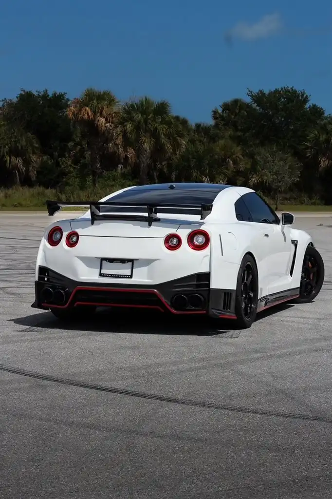 2013 Nissan GT-R GT-R Black Edition's photo