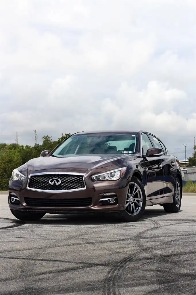 2015 INFINITI Q50 Premium AWD's photo