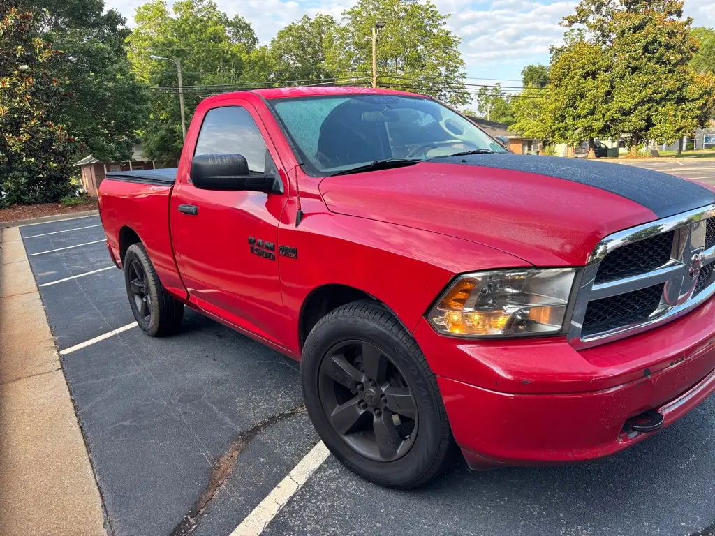 2011 RAM 1500 SLT Regular Cab SWB photo 3