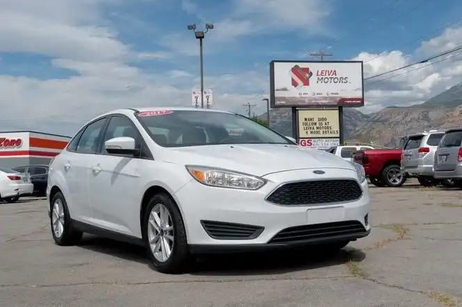 2017 Ford Focus Sedan SE's photo