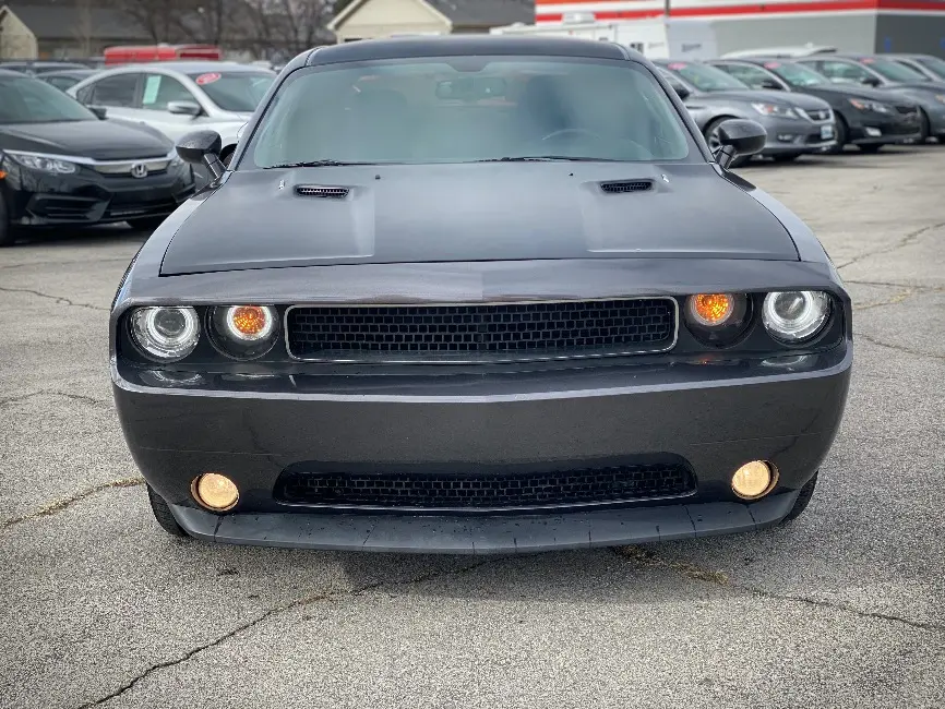 2013 Dodge Challenger R/T photo 3