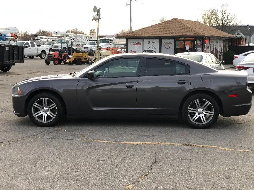 2013 Dodge Charger SE photo 5