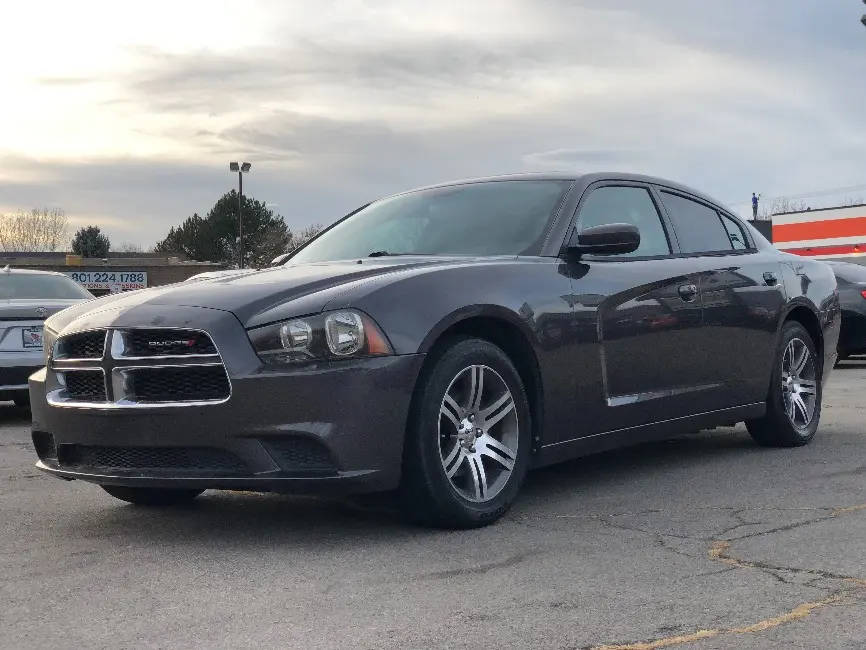 2013 Dodge Charger SE photo 4