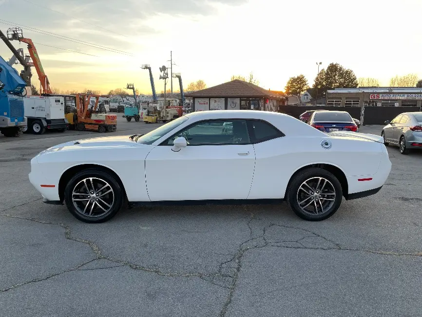 2019 Dodge Challenger SXT Auto AWD photo 5
