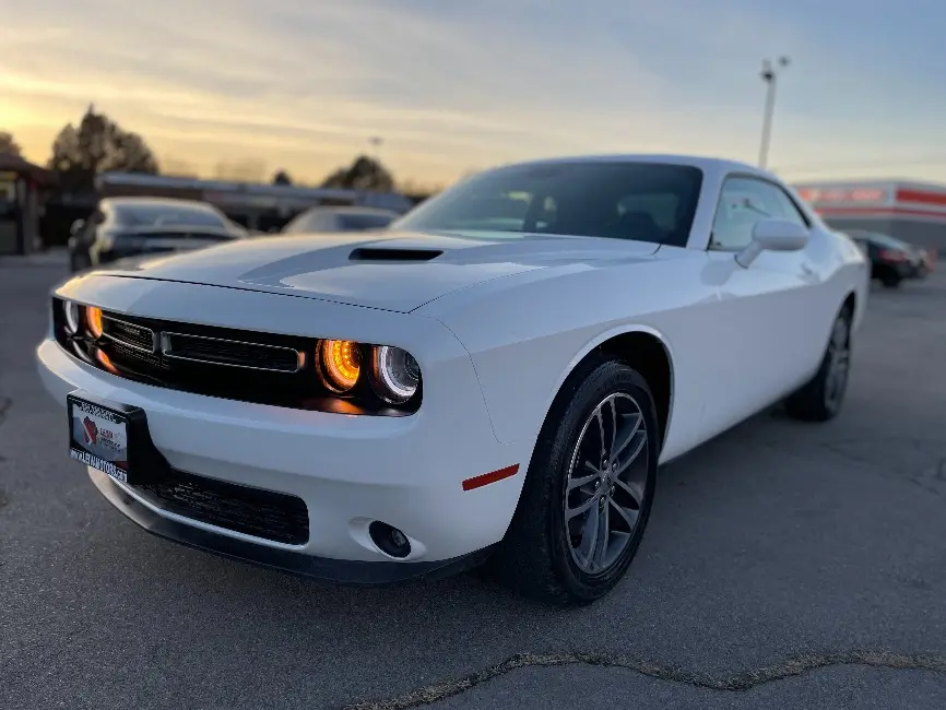 2019 Dodge Challenger SXT Auto AWD photo 4