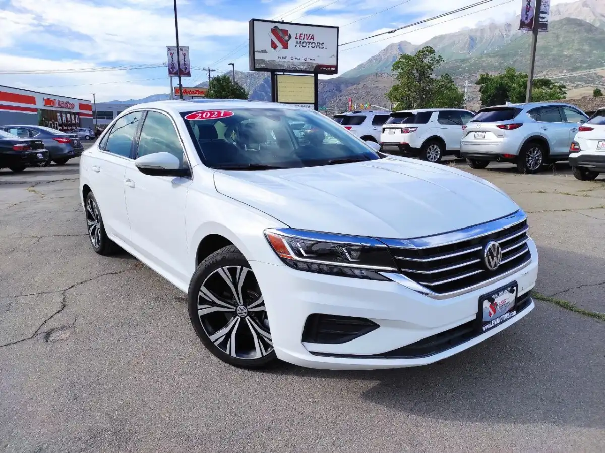 2021 Volkswagen Passat 2.0T SE Auto's photo