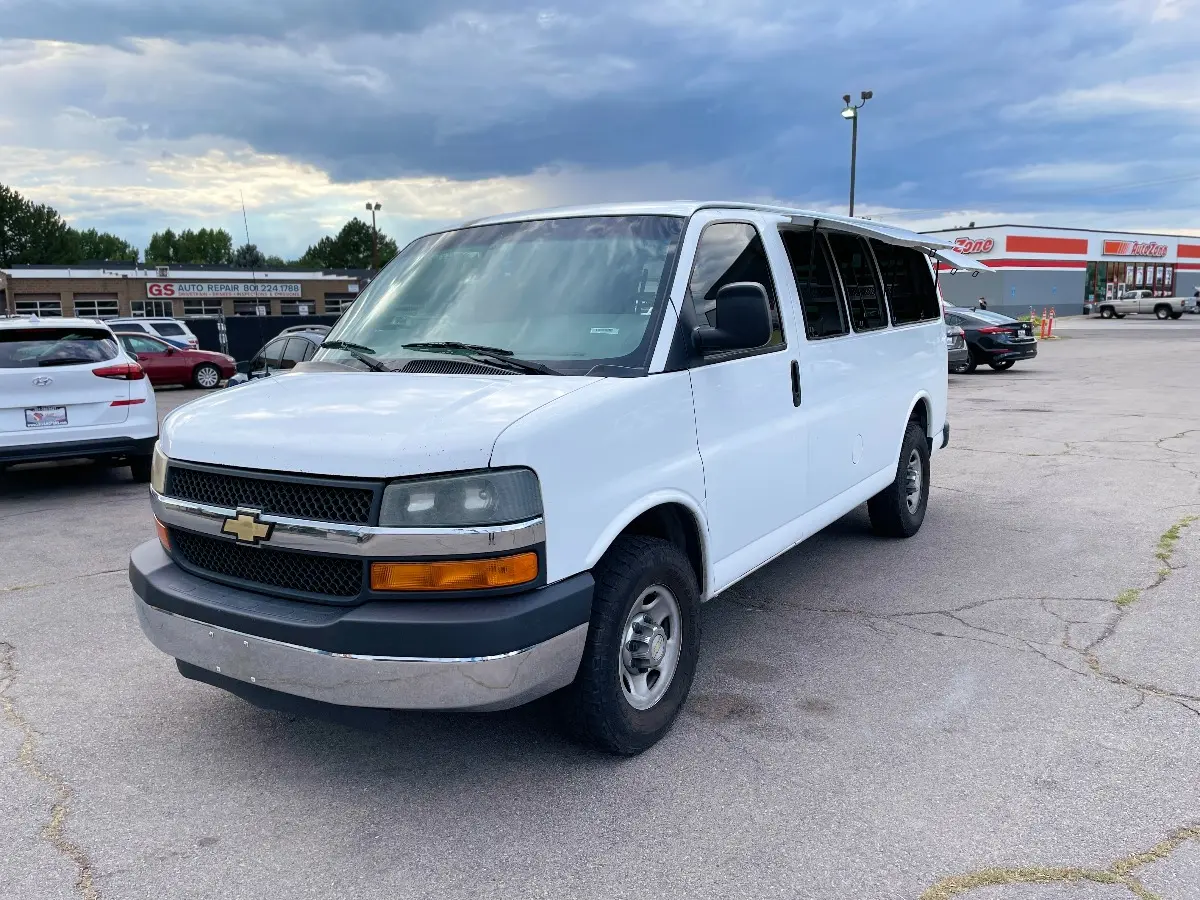 2007 Chevrolet Express Work Van HD 2500 photo 3