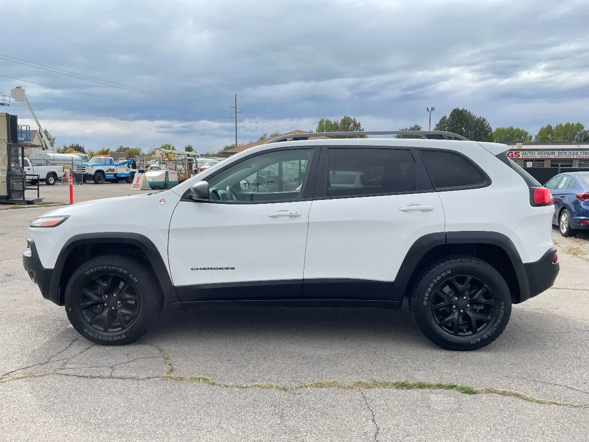 2017 Jeep Cherokee Trailhawk 4X4 photo 4